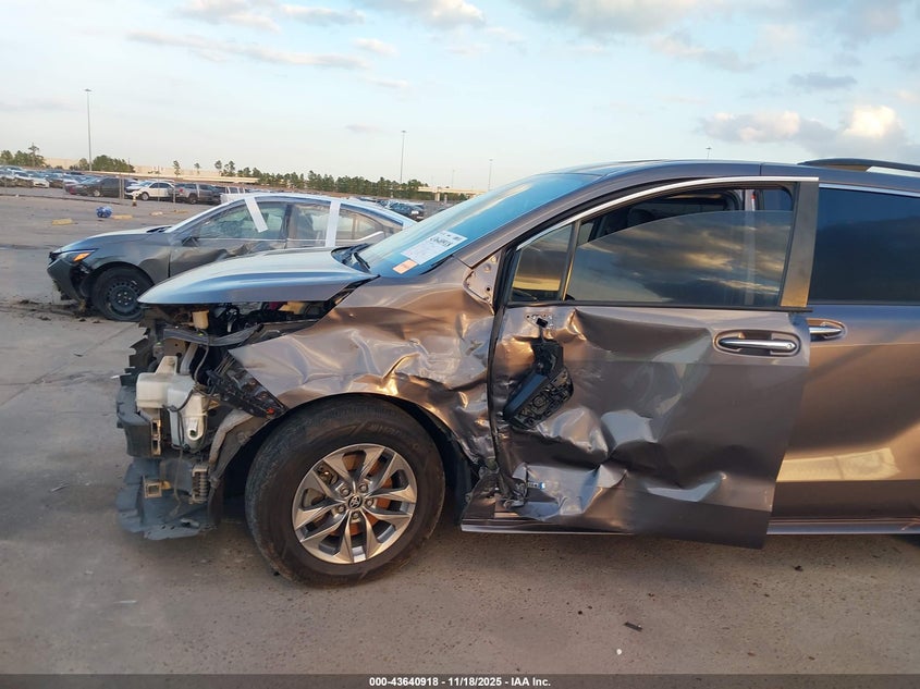 2021 Toyota Sienna Xle VIN: 5TDYRKEC4MS004790 Lot: 43640918