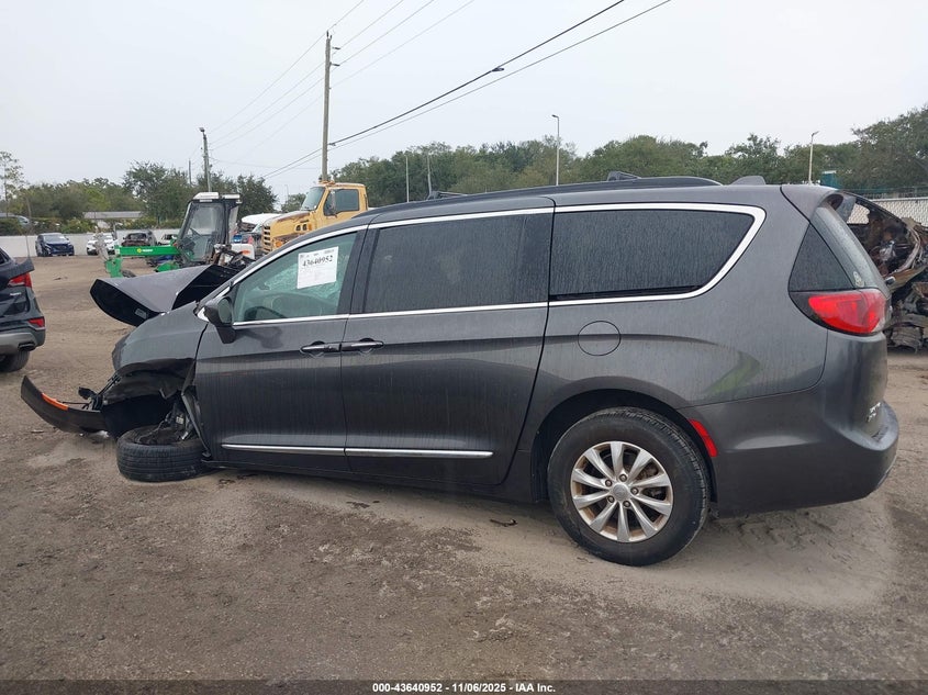 2017 Chrysler Pacifica Touring-L VIN: 2C4RC1BG2HR503691 Lot: 43640952