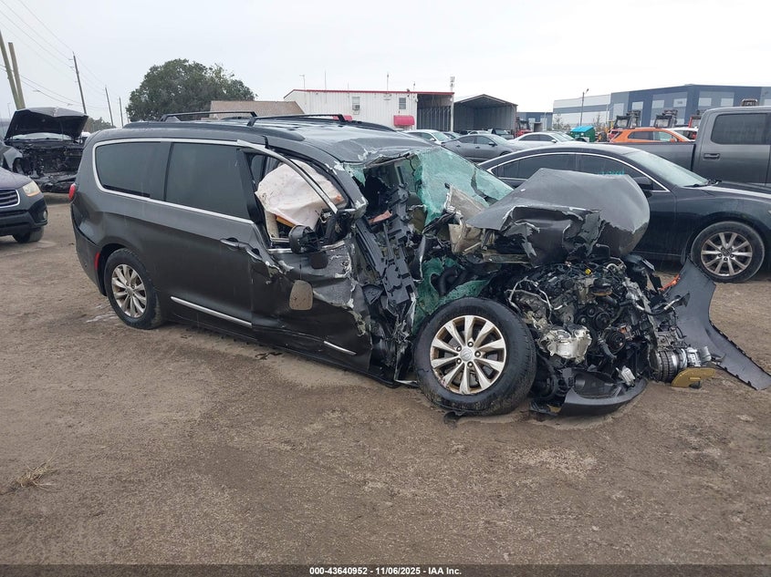 2017 CHRYSLER PACIFICA TOURING-L - 2C4RC1BG2HR503691