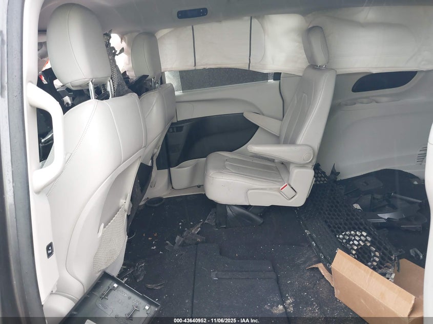 2017 Chrysler Pacifica Touring-L VIN: 2C4RC1BG2HR503691 Lot: 43640952