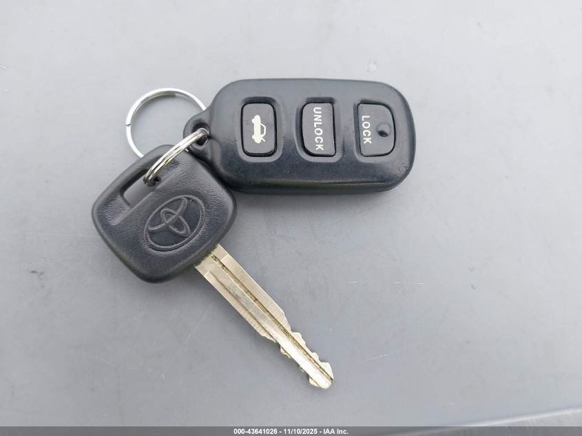 2004 Toyota Camry Le VIN: JTDBE32K240267270 Lot: 43641026