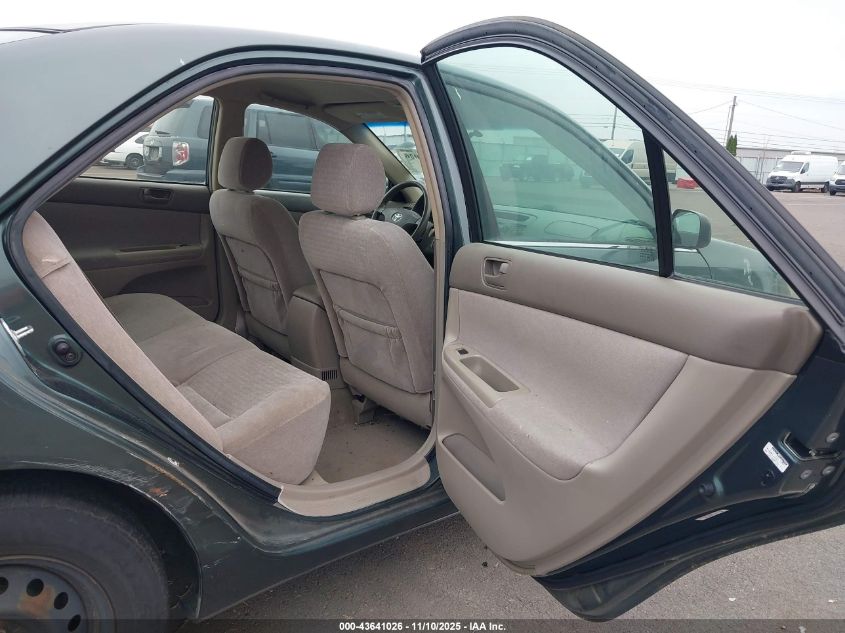 2004 Toyota Camry Le VIN: JTDBE32K240267270 Lot: 43641026