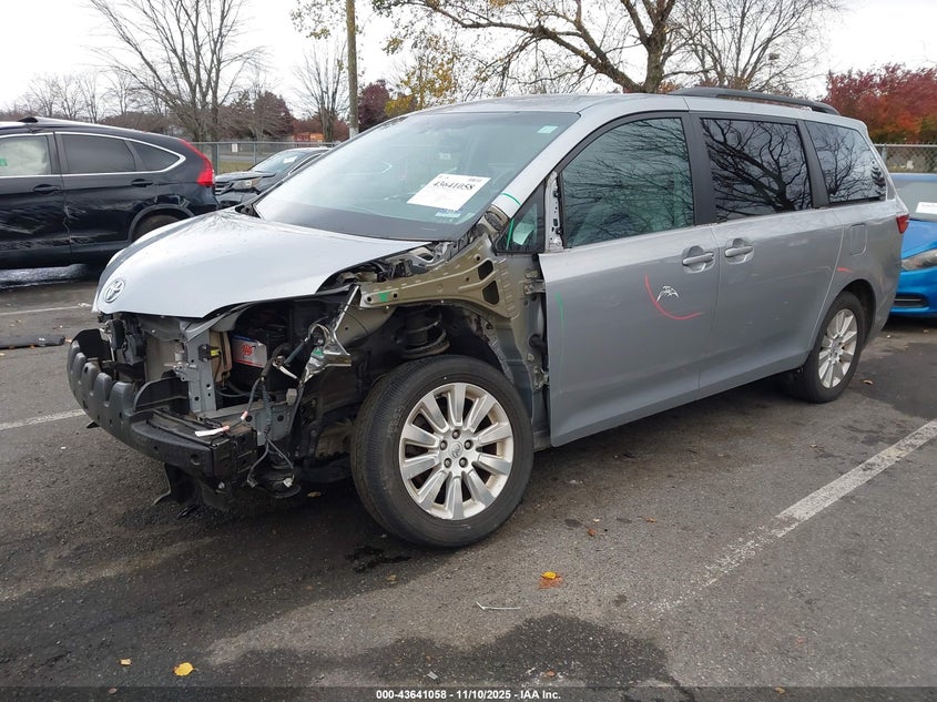 5TDJK3DC2FS125642 2015 TOYOTA SIENNA photo no. 2