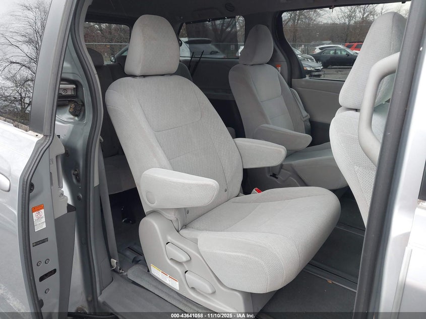 5TDJK3DC2FS125642 2015 TOYOTA SIENNA photo no. 8