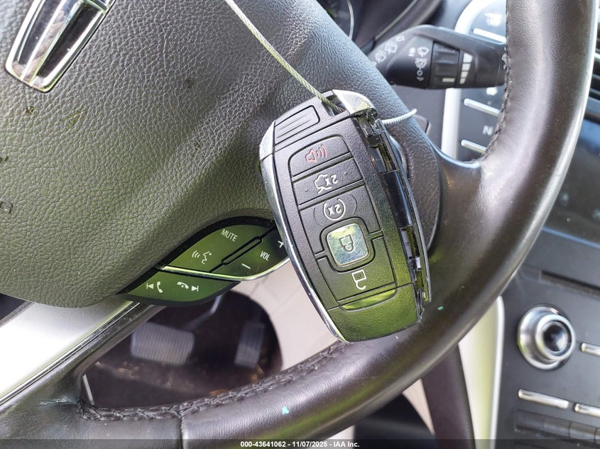 2018 Lincoln Mkc Select VIN: 5LMCJ2D99JUL23061 Lot: 43641062