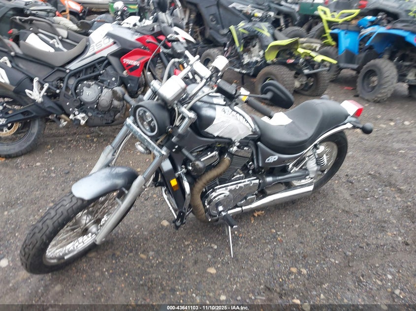 JS1VS52A352101087 2005 SUZUKI VS photo no. 2