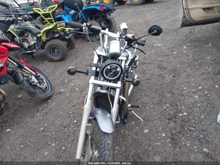 JS1VS52A352101087 2005 SUZUKI VS photo no. 5