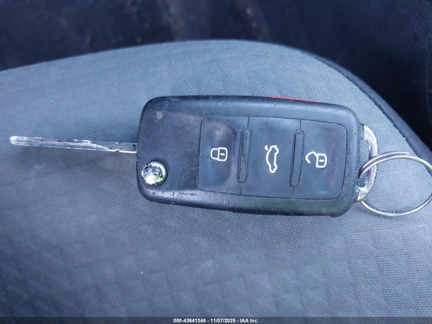 2017 VOLKSWAGEN JETTA - 3VWDB7AJ48M233162