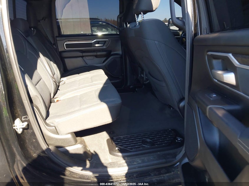 2023 RAM 1500 BIG HORN  4X2 6'4 BOX 1C6RREMT0PN664902