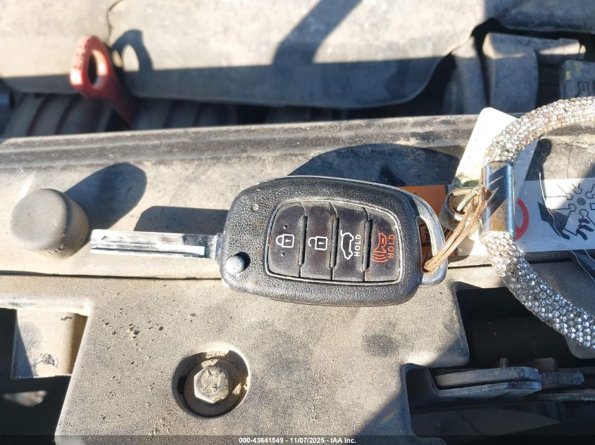 2017 Hyundai Santa Fe Sport 2.4L VIN: 5NMZU3LB0HH005785 Lot: 43641549