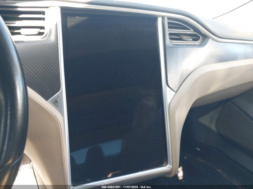 2016 Tesla Model S 60/70/75/85 VIN: 5YJSA1E13GF126023 Lot: 43641591