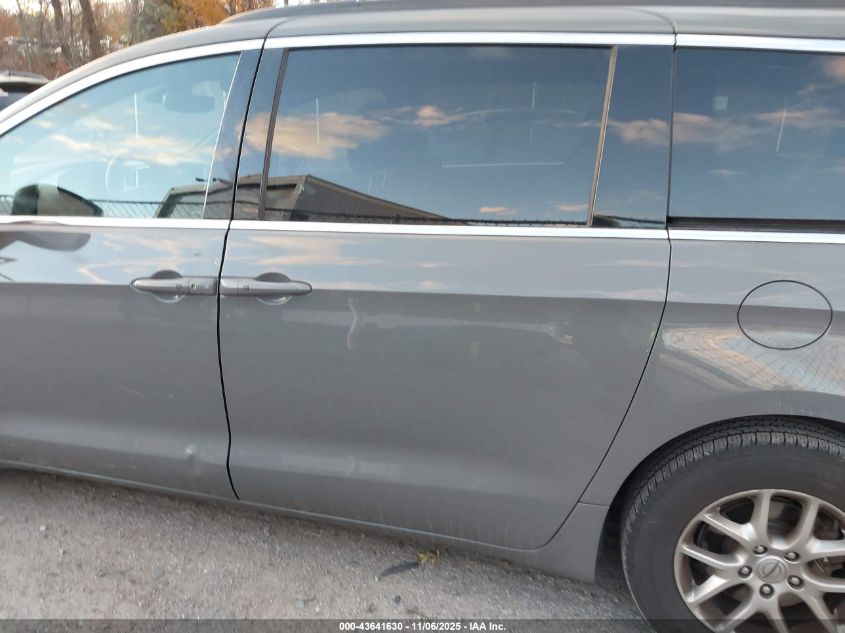 2022 Chrysler Pacifica Touring VIN: 2C4RC1FGXNR103142 Lot: 43641630