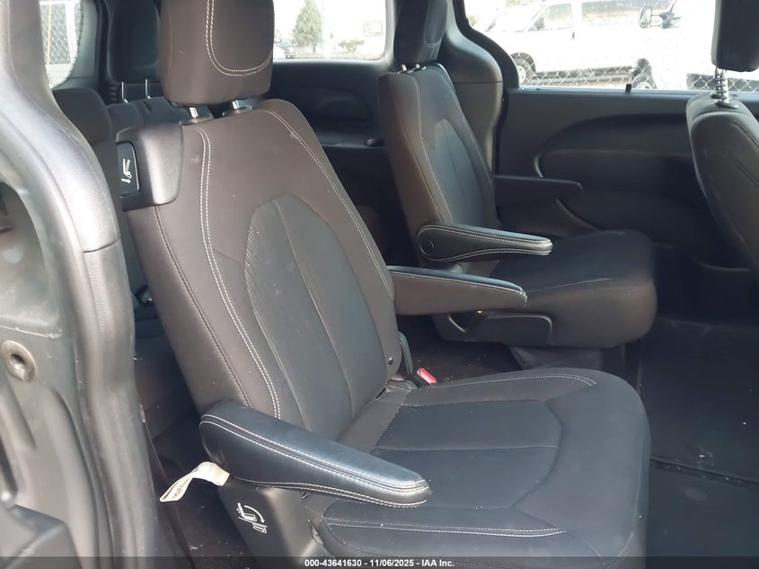 2022 Chrysler Pacifica Touring VIN: 2C4RC1FGXNR103142 Lot: 43641630