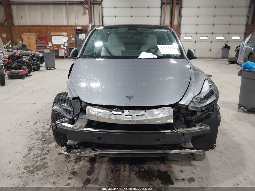 2025 Tesla Model Y Long Range Dual Motor All-Wheel Drive VIN: 7SAYGAEE6SF265117 Lot: 43641778