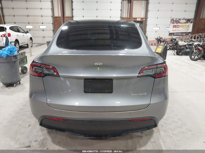2025 Tesla Model Y Long Range Dual Motor All-Wheel Drive VIN: 7SAYGAEE6SF265117 Lot: 43641778