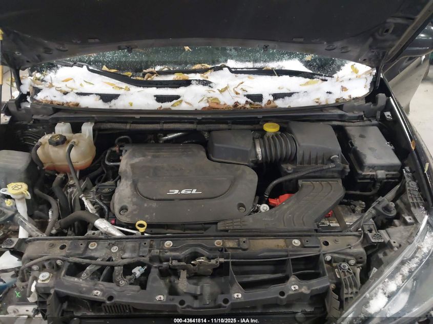 2017 Chrysler Pacifica Touring-L VIN: 2C4RC1BGXHR576744 Lot: 43641814