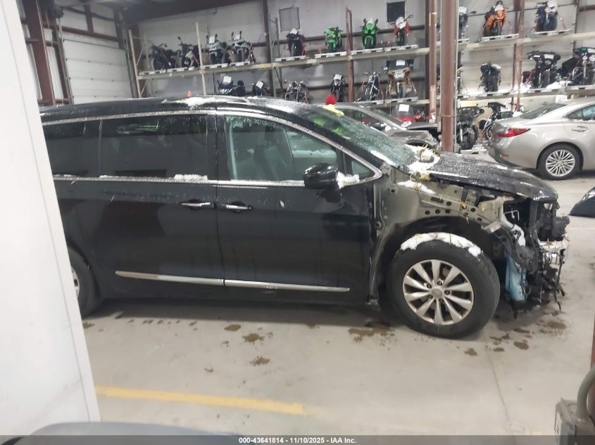 2017 Chrysler Pacifica Touring-L VIN: 2C4RC1BGXHR576744 Lot: 43641814