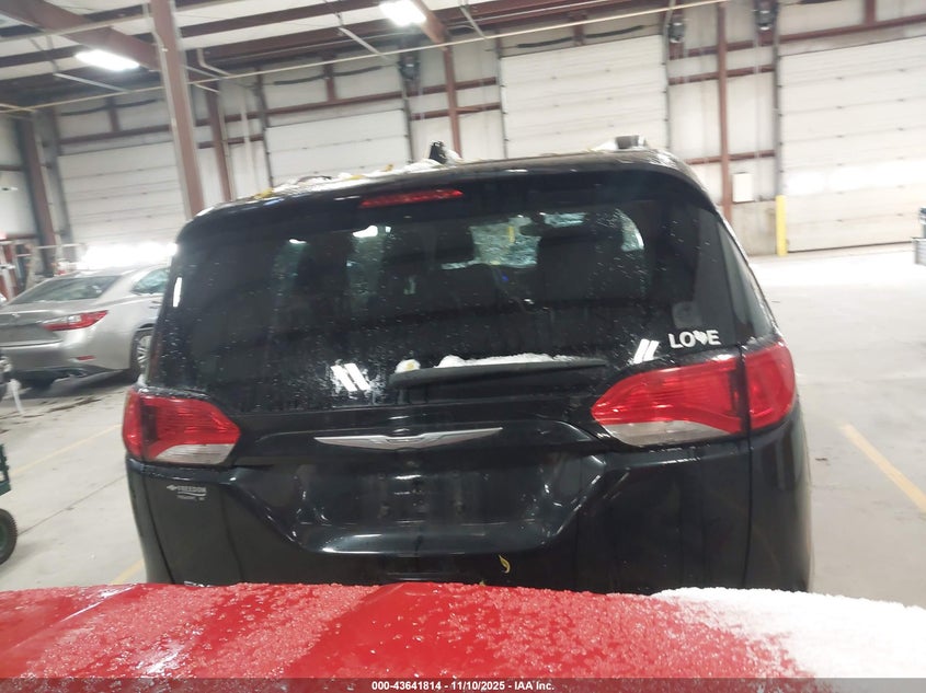 2017 Chrysler Pacifica Touring-L VIN: 2C4RC1BGXHR576744 Lot: 43641814