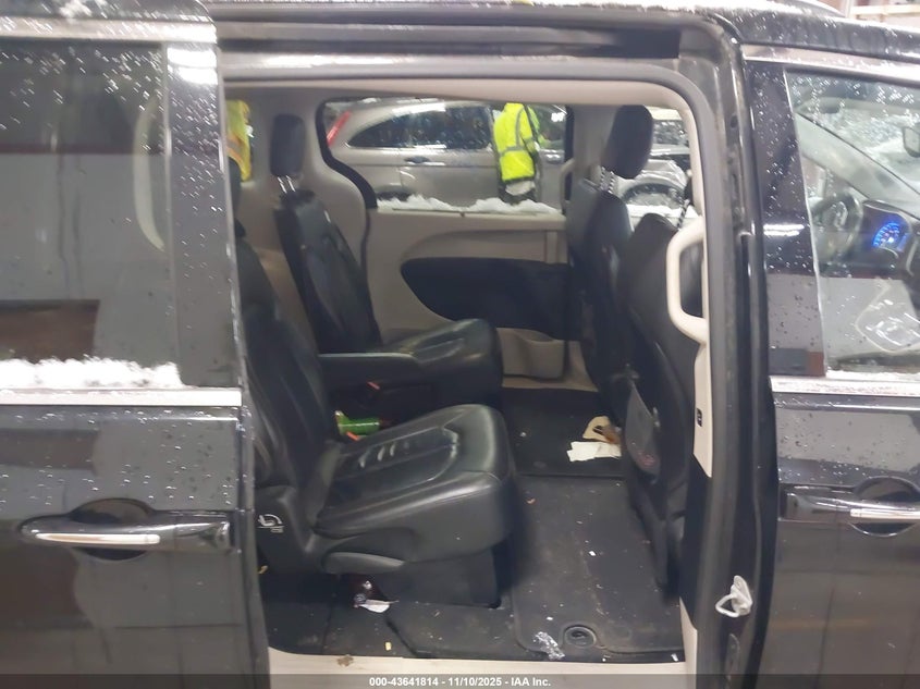 2017 Chrysler Pacifica Touring-L VIN: 2C4RC1BGXHR576744 Lot: 43641814