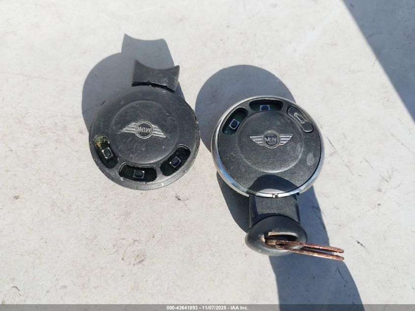 2007 Mini Cooper S VIN: WMWMF73537TL84779 Lot: 43641893