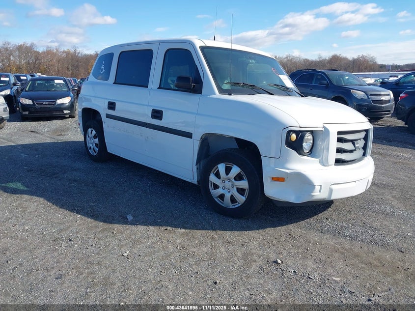 2014 MOBILITY VENTURES MV-1 - 57WMD1A6XEM100553
