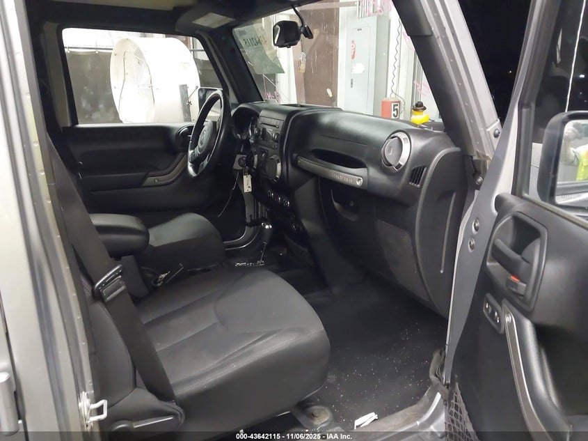 2017 JEEP WRANGLER UNLIMITED SPORT 4X4 1C4BJWDG4HL633983