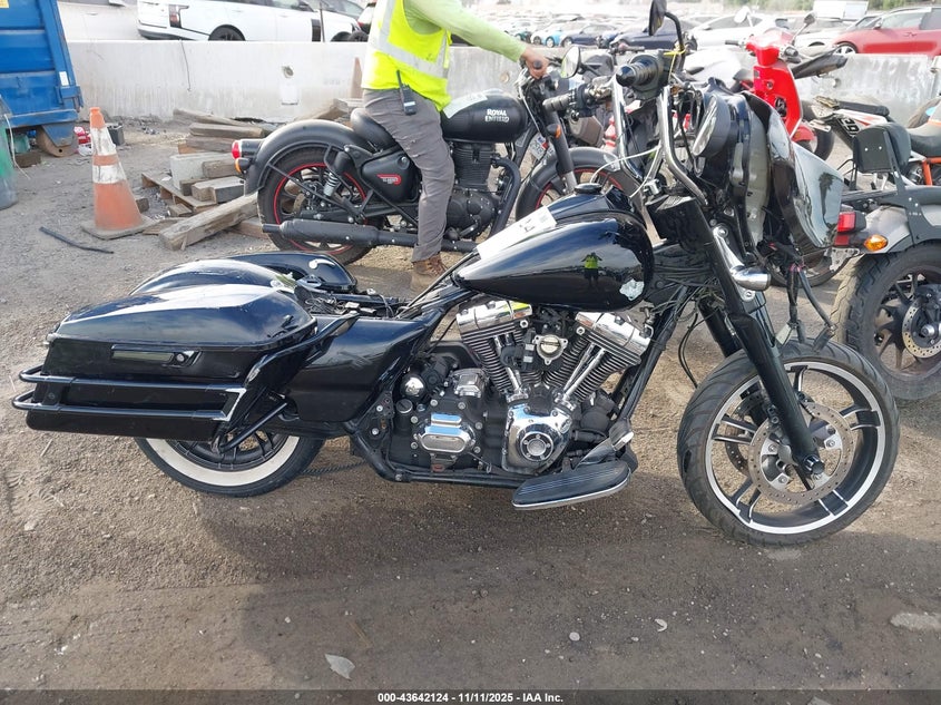 2014 Harley-Davidson Flhx Street Glide VIN: 1HD1KBM17EB612560 Lot: 43642124