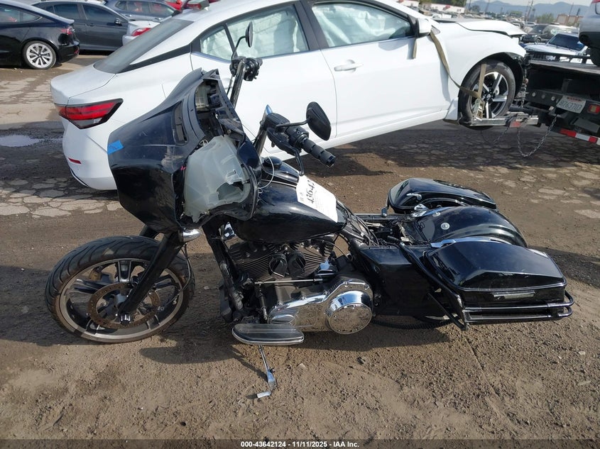 2014 Harley-Davidson Flhx Street Glide VIN: 1HD1KBM17EB612560 Lot: 43642124