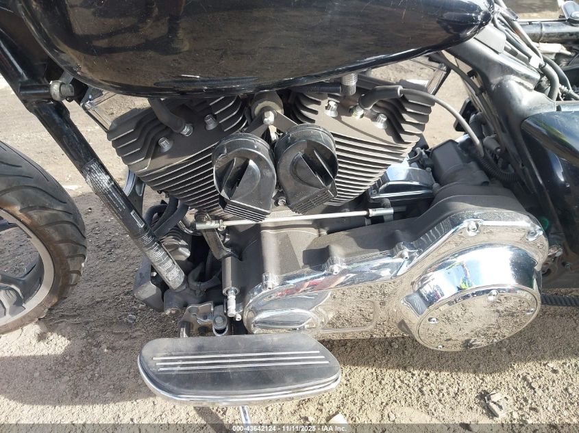 2014 Harley-Davidson Flhx Street Glide VIN: 1HD1KBM17EB612560 Lot: 43642124