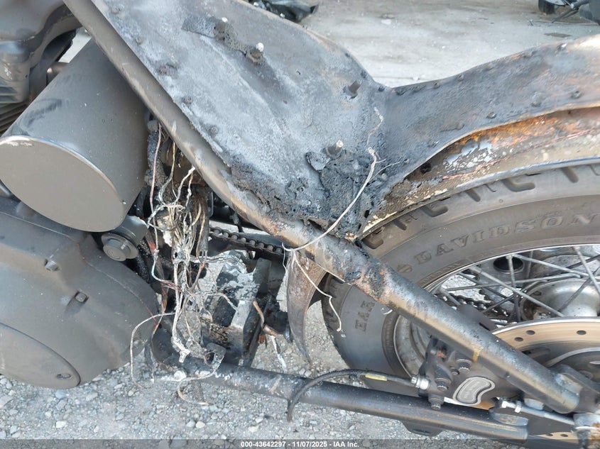 2000 Harley-Davidson Xl1200 C VIN: 1HD1CGP16YK142564 Lot: 43642297