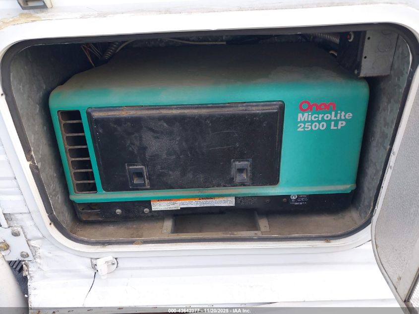 1995 Lance 990 VIN: 00000000000042762 Lot: 43642377