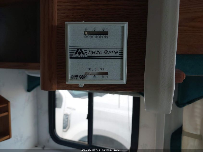 1995 Lance 990 VIN: 00000000000042762 Lot: 43642377