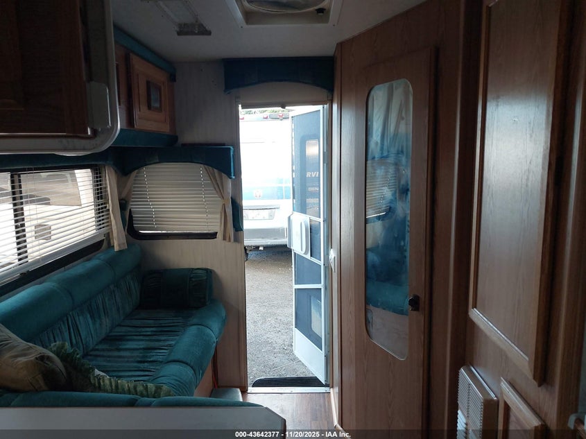 1995 Lance 990 VIN: 00000000000042762 Lot: 43642377