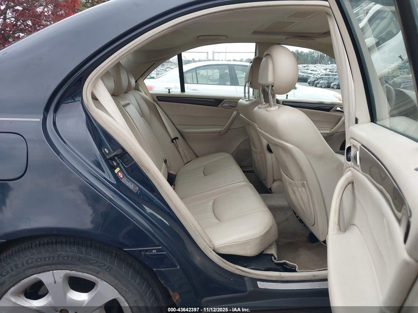 2005 Mercedes-Benz C 240 Luxury 4Matic VIN: WDBRF81J55F574088 Lot: 43642397