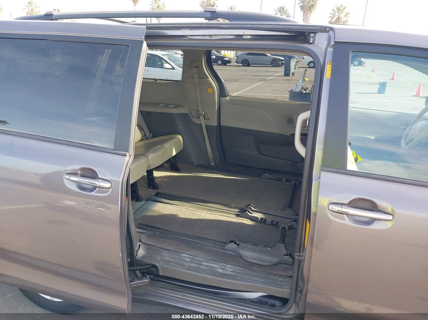 5TDYK3DC4DS317348 2013 TOYOTA SIENNA photo no. 8