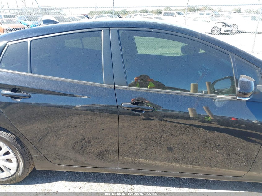 2022 TOYOTA PRIUS LE - JTDKAMFU3N3182886