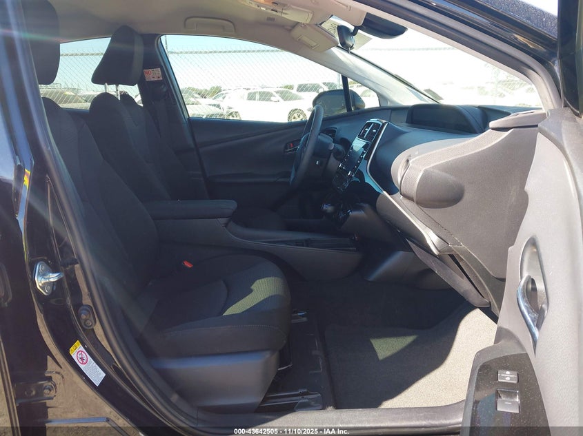 2022 TOYOTA PRIUS LE - JTDKAMFU3N3182886