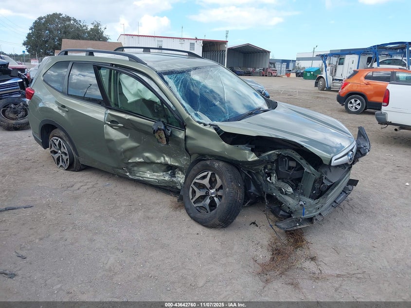 SUBARU FORESTER PREMIUM