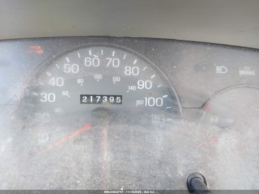 2004 Mercury Grand Marquis Gs VIN: 2MEFM74W94X626898 Lot: 43642757