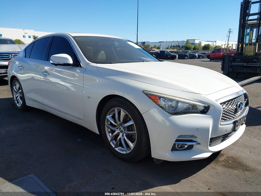 INFINITI Q50 PREMIUM