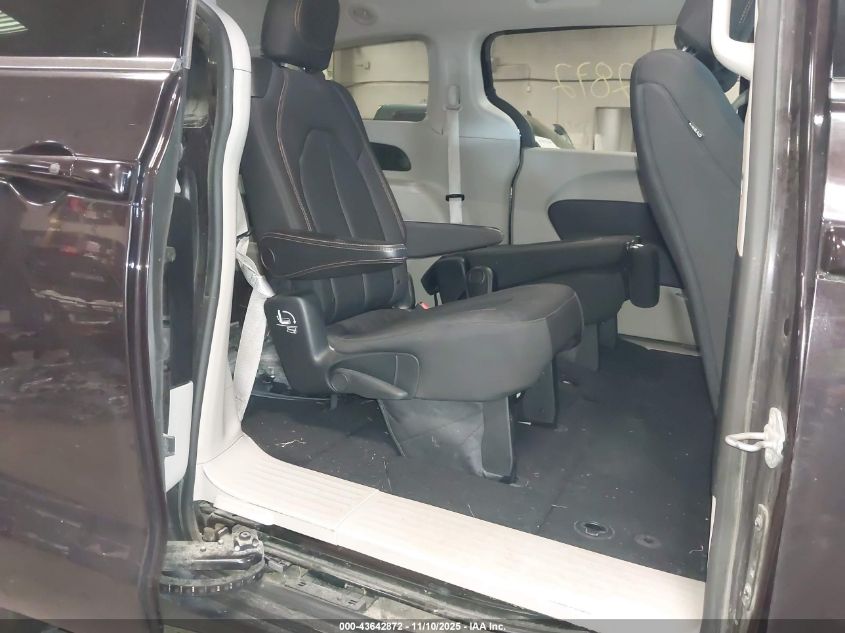 2017 Chrysler Pacifica Touring VIN: 2C4RC1DG7HR578643 Lot: 43642872