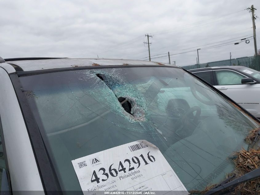 2001 Toyota Sequoia Sr5 V8 VIN: 5TDBT44A01S002081 Lot: 43642916