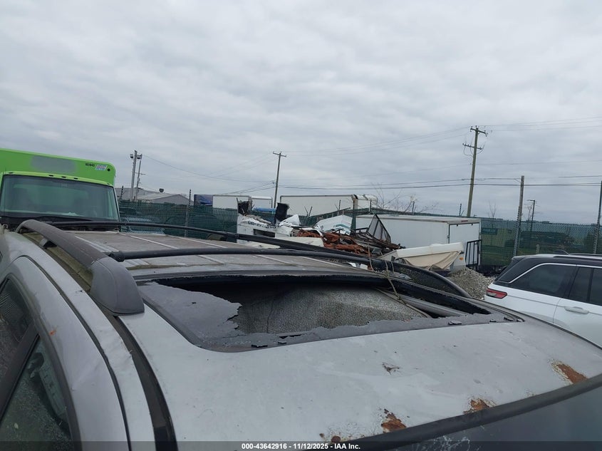 2001 Toyota Sequoia Sr5 V8 VIN: 5TDBT44A01S002081 Lot: 43642916