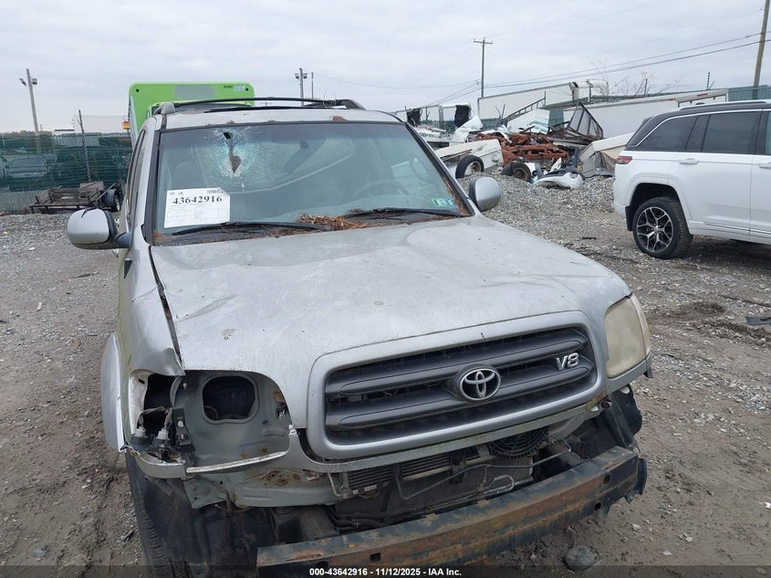 2001 Toyota Sequoia Sr5 V8 VIN: 5TDBT44A01S002081 Lot: 43642916
