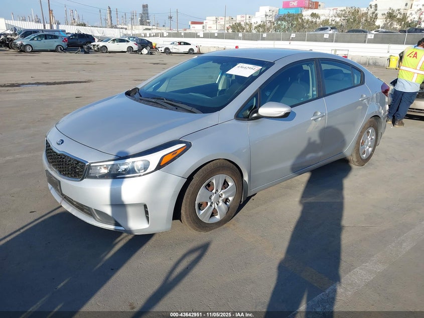2018 Kia Forte Lx VIN: 3KPFK4A71JE211353 Lot: 43642951