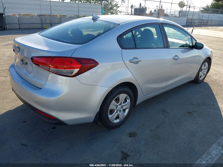 2018 Kia Forte Lx VIN: 3KPFK4A71JE211353 Lot: 43642951