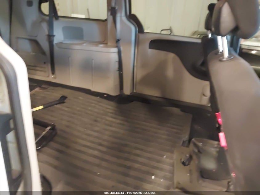 2014 Dodge Grand Caravan Sxt VIN: 2C4RDGCG1ER428881 Lot: 43643044