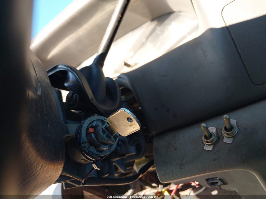 2001 Ford F-250 Lariat/Xl/Xlt VIN: 1FTNW20L41EA87321 Lot: 43643063