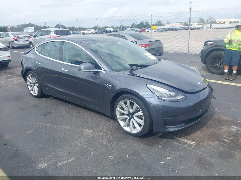 TESLA MODEL 3 LONG RANGE DUAL MOTOR ALL-WHEEL DRIVE