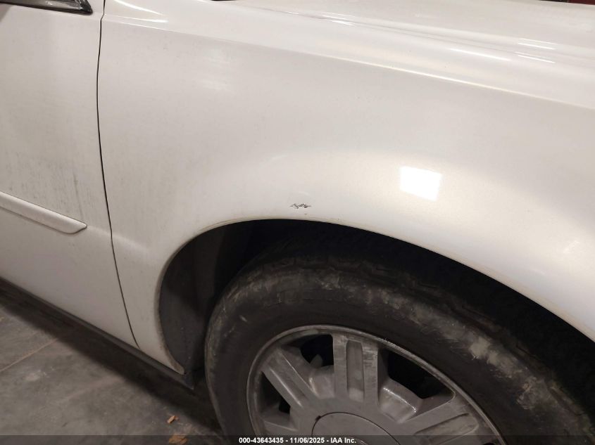 2005 Cadillac Deville Standard VIN: 1G6KD54Y45U196652 Lot: 43643435